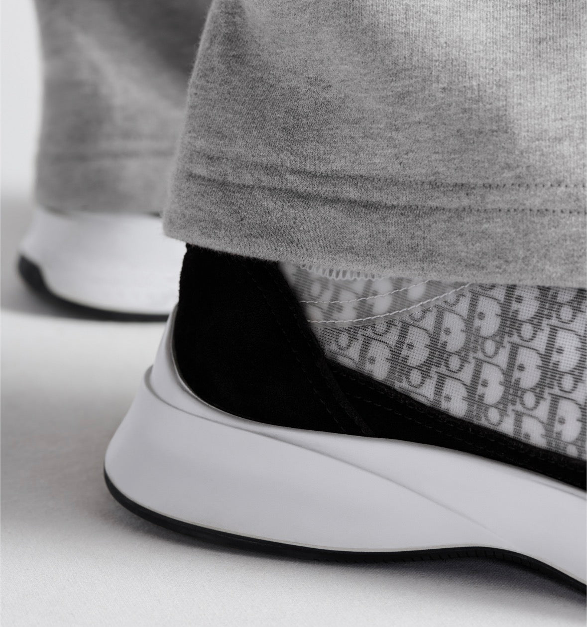 Dior B25 running