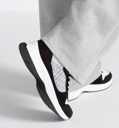 Dior B25 running