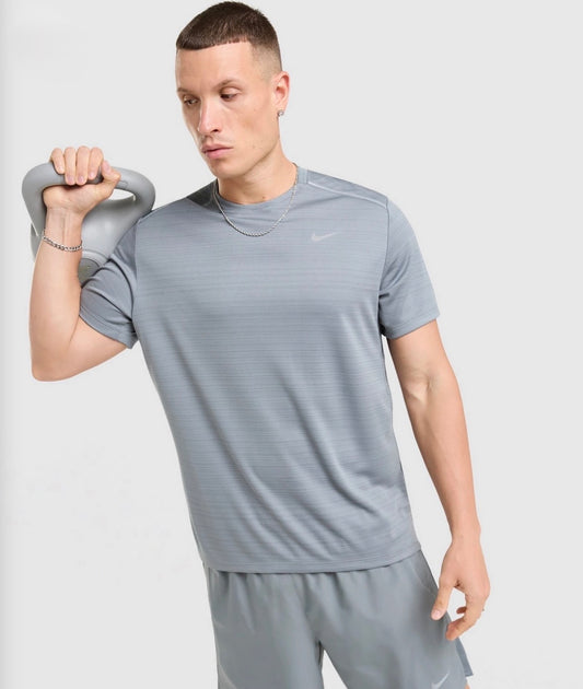 T-shirt Running Nike - Gris